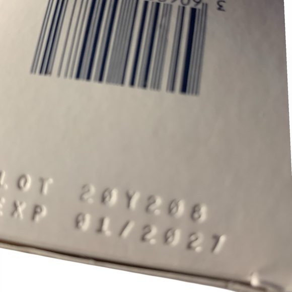 CeraVe Hydrating Sheer Sunscreen SPF 30 - Orange and White (30013) - Picture 5 of 5